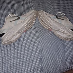 Women's tennis shoes 👟